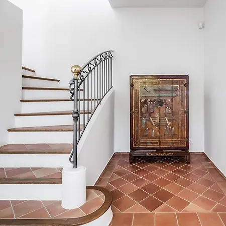 Villa 6 Bd In With Amazing Views *