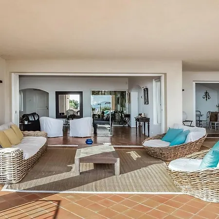 Villa 6 Bd In With Amazing Views *