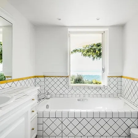 Villa 6 Bd In With Amazing Views Grimaud